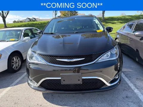 Photos of 2019 Chrysler Pacifica Touring L for sale in Kansas City, MO at Jay Wolfe Toyota