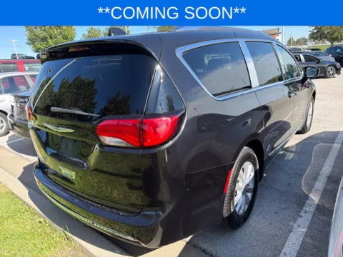 More photos of 2019 Chrysler Pacifica Touring L at Jay Wolfe Toyota, MO