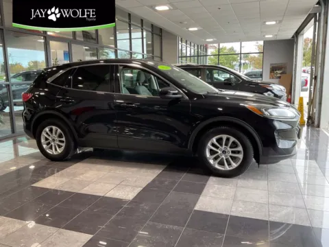 Black 2020 Ford Escape SE for sale in Kansas City, MO