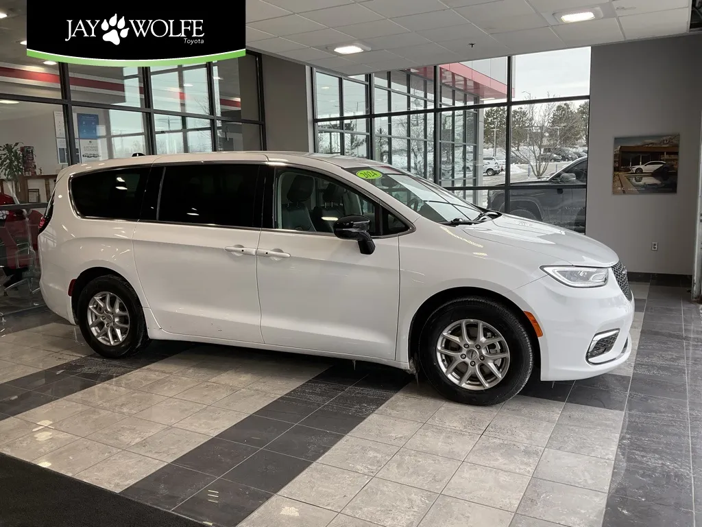 2024 Chrysler Pacifica Touring L for sale in Kansas City, MO