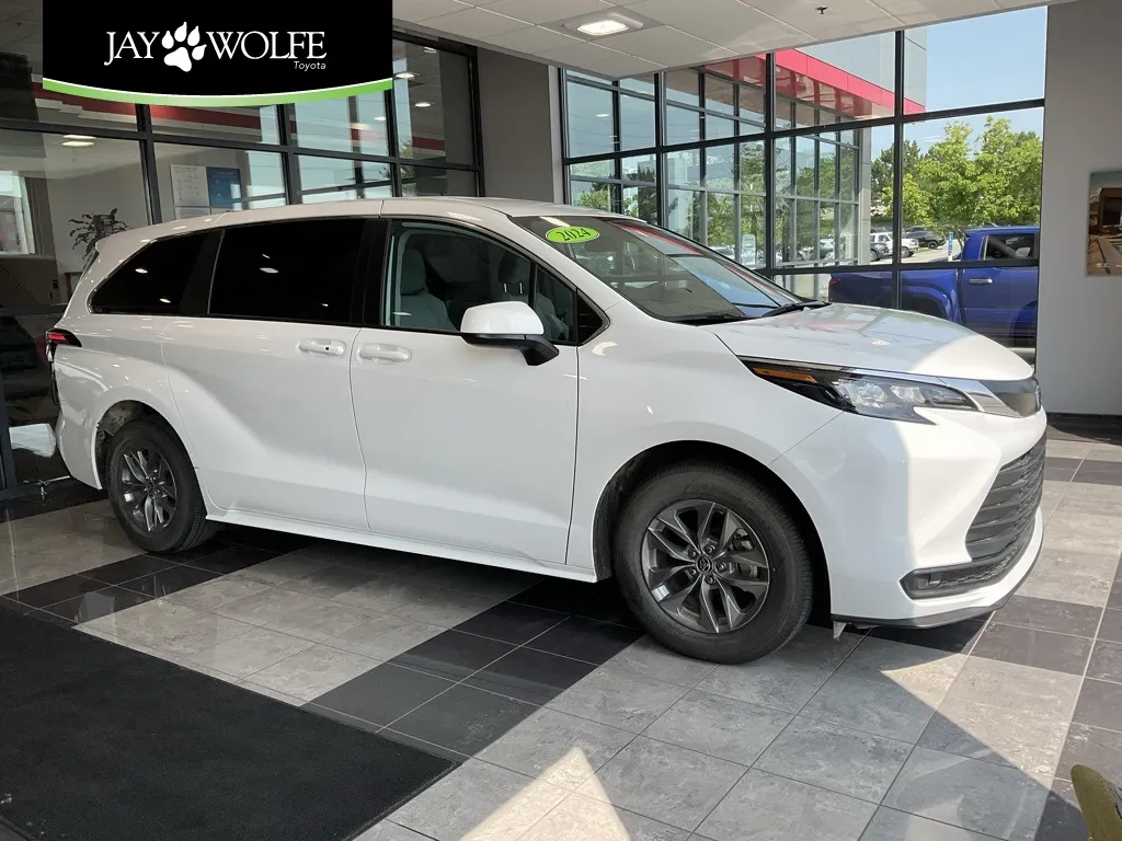 2024 Toyota Sienna LE for sale in Kansas City, MO