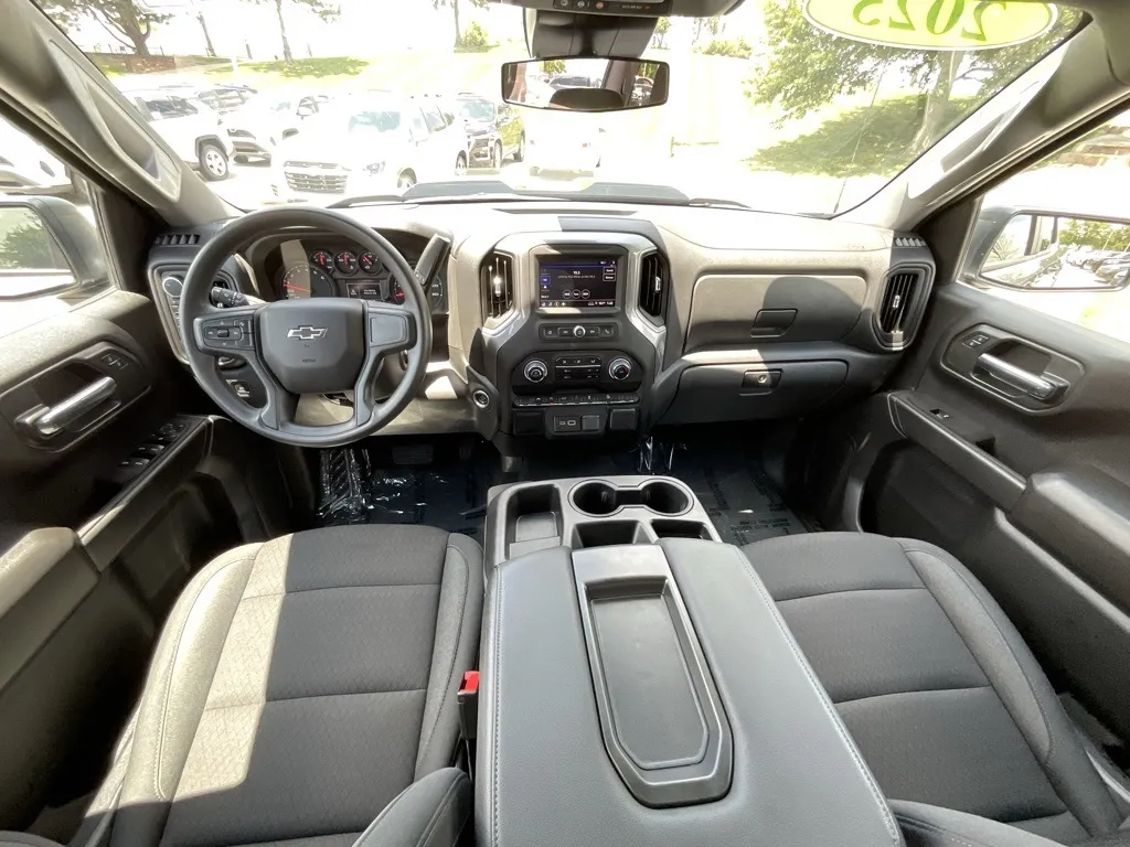 2025 Chevrolet Silverado 1500 Custom Trail Boss photo 4
