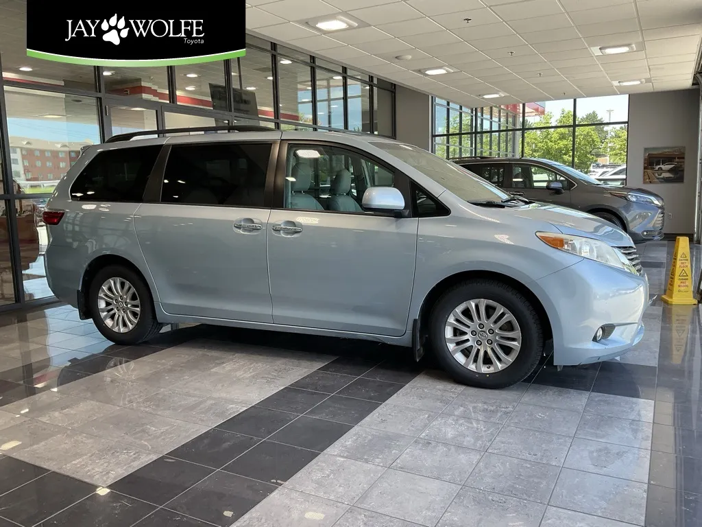 2017 Toyota Sienna XLE for sale in Kansas City, MO
