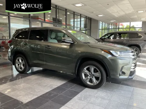 Green 2017 Toyota Highlander Limited for sale in Kansas City, MO