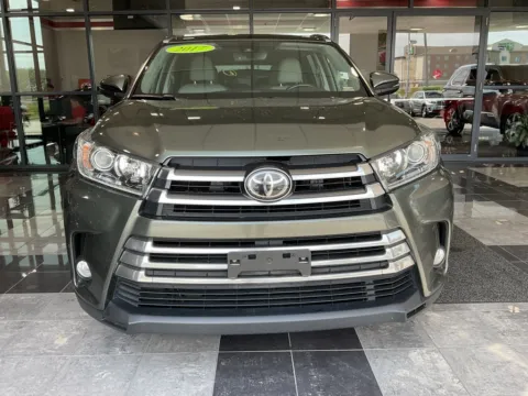 Photos of 2017 Toyota Highlander Limited for sale in Kansas City, MO at Jay Wolfe Toyota
