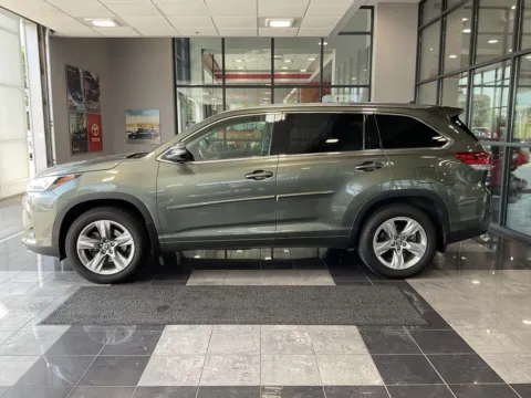 More photos of 2017 Toyota Highlander Limited at Jay Wolfe Toyota, MO