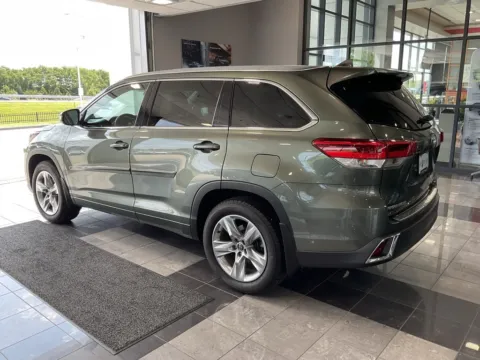 More photos of 2017 Toyota Highlander Limited at Jay Wolfe Toyota, MO