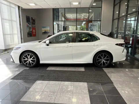 More photos of 2023 Toyota Camry SE at Jay Wolfe Toyota, MO