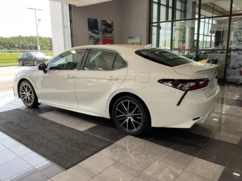 More photos of 2023 Toyota Camry SE at Jay Wolfe Toyota, MO