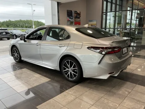 More photos of 2023 Toyota Camry SE at Jay Wolfe Toyota, MO