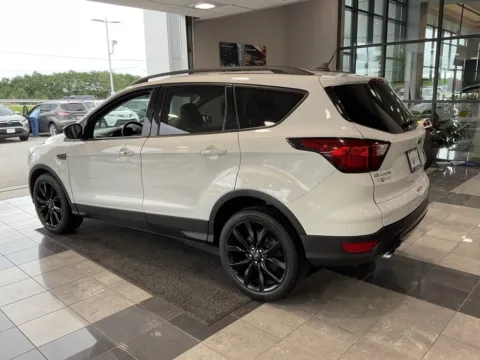 More photos of 2019 Ford Escape SE at Jay Wolfe Toyota, MO