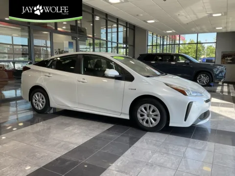 White 2022 Toyota Prius LE for sale in Kansas City, MO