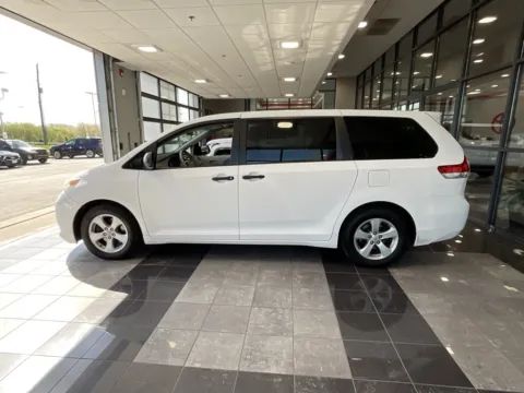 More photos of 2012 Toyota Sienna at Jay Wolfe Toyota, MO