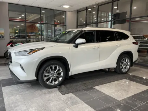Another view of 2020 Toyota Highlander Limited for sale in Kansas City, MO at Jay Wolfe Toyota