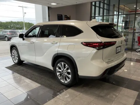 More photos of 2020 Toyota Highlander Limited at Jay Wolfe Toyota, MO