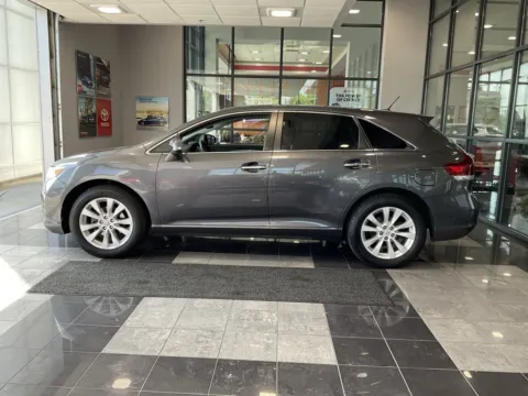 More photos of 2013 Toyota Venza XLE at Jay Wolfe Toyota, MO