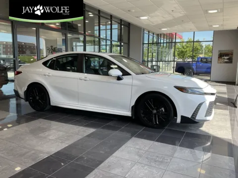 White 2025 Toyota Camry SE for sale in Kansas City, MO