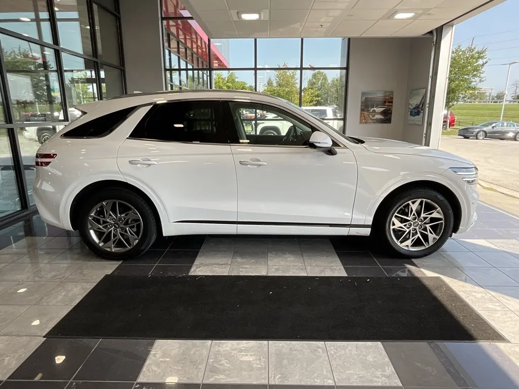 2022 Genesis GV70 2.5T photo 3