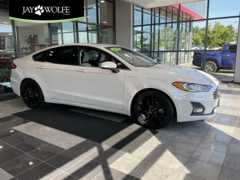 White 2019 Ford Fusion SE for sale in Kansas City, MO