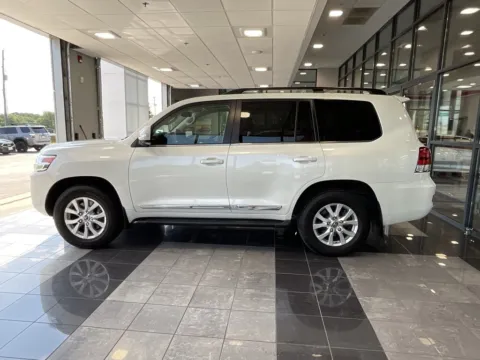 More photos of 2021 Toyota Land Cruiser at Jay Wolfe Toyota, MO
