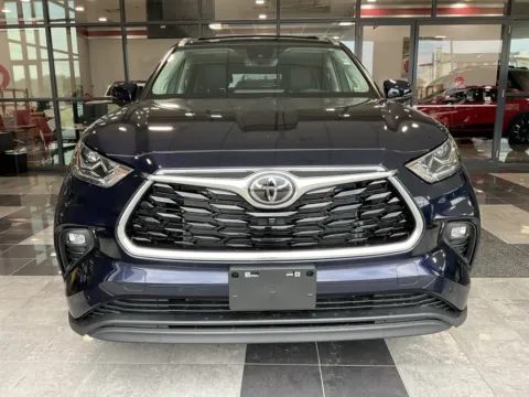 Photos of 2025 Toyota Highlander Limited for sale in Kansas City, MO at Jay Wolfe Toyota