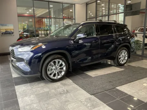 Another view of 2025 Toyota Highlander Limited for sale in Kansas City, MO at Jay Wolfe Toyota