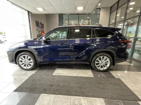 More photos of 2025 Toyota Highlander Limited at Jay Wolfe Toyota, MO