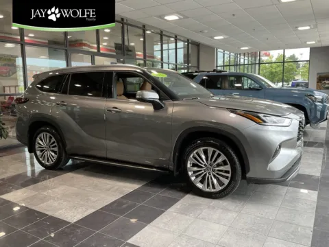 Gray 2025 Toyota Highlander Hybrid Platinum for sale in Kansas City, MO