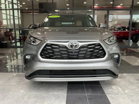Photos of 2025 Toyota Highlander Hybrid Platinum for sale in Kansas City, MO at Jay Wolfe Toyota