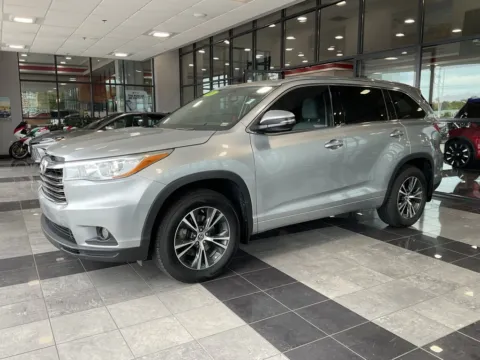 Another view of 2016 Toyota Highlander XLE V6 for sale in Kansas City, MO at Jay Wolfe Toyota