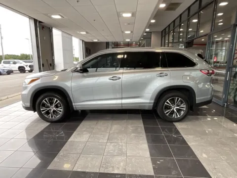 More photos of 2016 Toyota Highlander XLE V6 at Jay Wolfe Toyota, MO
