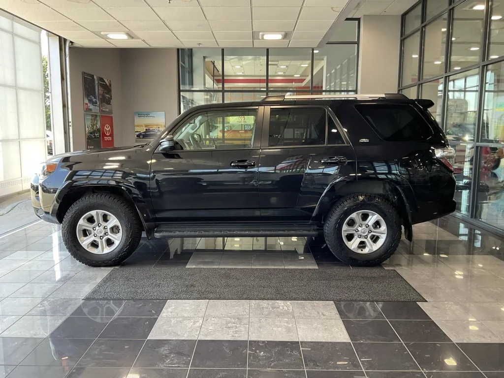 2024 Toyota 4Runner SR5 4WD photo 2