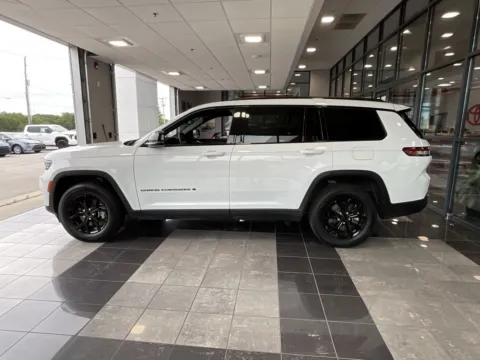 More photos of 2024 Jeep Grand Cherokee L Altitude at Jay Wolfe Toyota, MO
