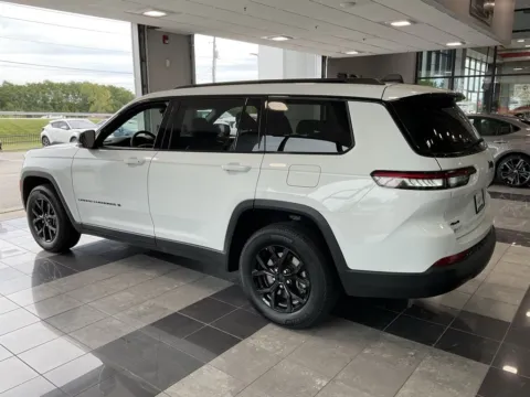 More photos of 2024 Jeep Grand Cherokee L Altitude at Jay Wolfe Toyota, MO