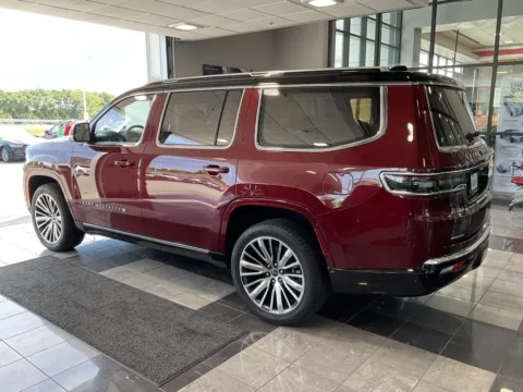 More photos of 2022 Jeep Grand Wagoneer Series III at Jay Wolfe Toyota, MO