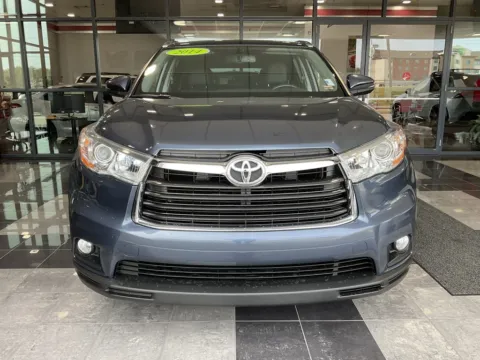 Photos of 2014 Toyota Highlander XLE V6 for sale in Kansas City, MO at Jay Wolfe Toyota