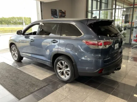 More photos of 2014 Toyota Highlander XLE V6 at Jay Wolfe Toyota, MO