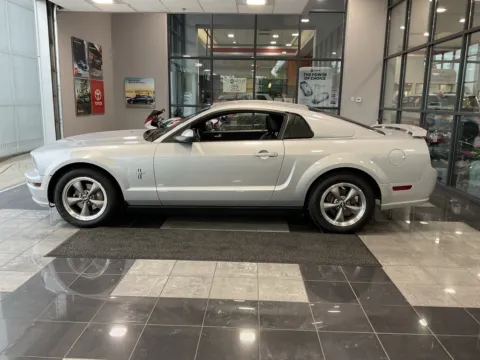 More photos of 2006 Ford Mustang V6 at Jay Wolfe Toyota, MO