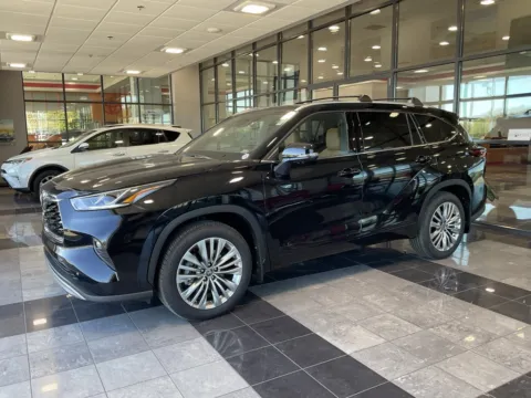 Another view of 2025 Toyota Highlander Platinum for sale in Kansas City, MO at Jay Wolfe Toyota