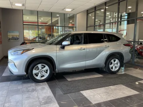 Another view of 2020 Toyota Highlander LE for sale in Kansas City, MO at Jay Wolfe Toyota