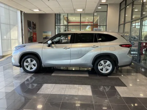 More photos of 2020 Toyota Highlander LE at Jay Wolfe Toyota, MO