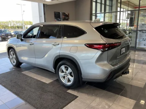 More photos of 2020 Toyota Highlander LE at Jay Wolfe Toyota, MO