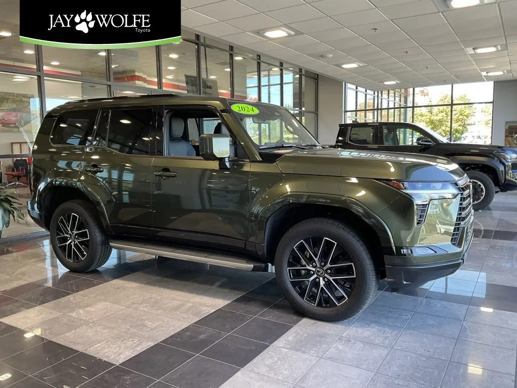 Green 2024 Lexus GX 550 Premium+ for sale in Kansas City, MO