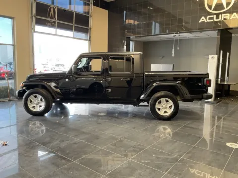 More photos of 2021 Jeep Gladiator Sport S at Jay Wolfe Acura, MO