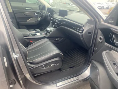 More photos of 2023 Acura MDX w/Advance Package at Jay Wolfe Acura, MO