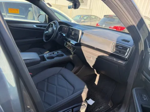 More photos of 2024 Volkswagen Atlas Cross Sport 2.0T SE at Jay Wolfe Acura, MO