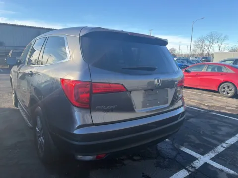 More photos of 2016 Honda Pilot EX-L at Jay Wolfe Acura, MO