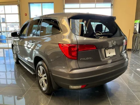 More photos of 2016 Honda Pilot EX-L at Jay Wolfe Acura, MO