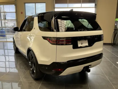 More photos of 2023 Land Rover Discovery S R-Dynamic at Jay Wolfe Acura, MO