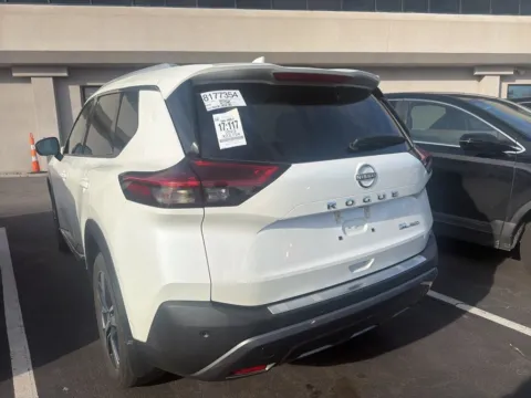 More photos of 2023 Nissan Rogue SL at Jay Wolfe Acura, MO